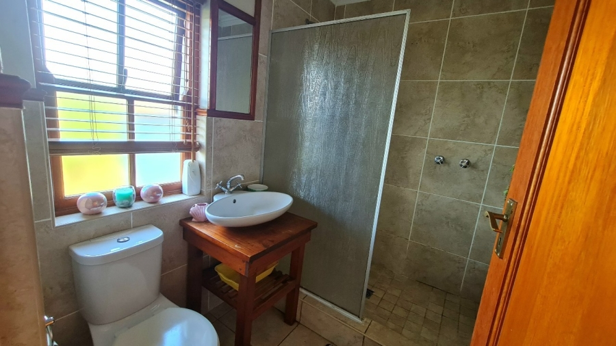 5 Bedroom Property for Sale in Schoongezicht Western Cape